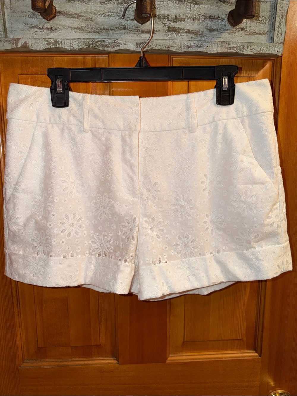 White laced flower Women's Shorts